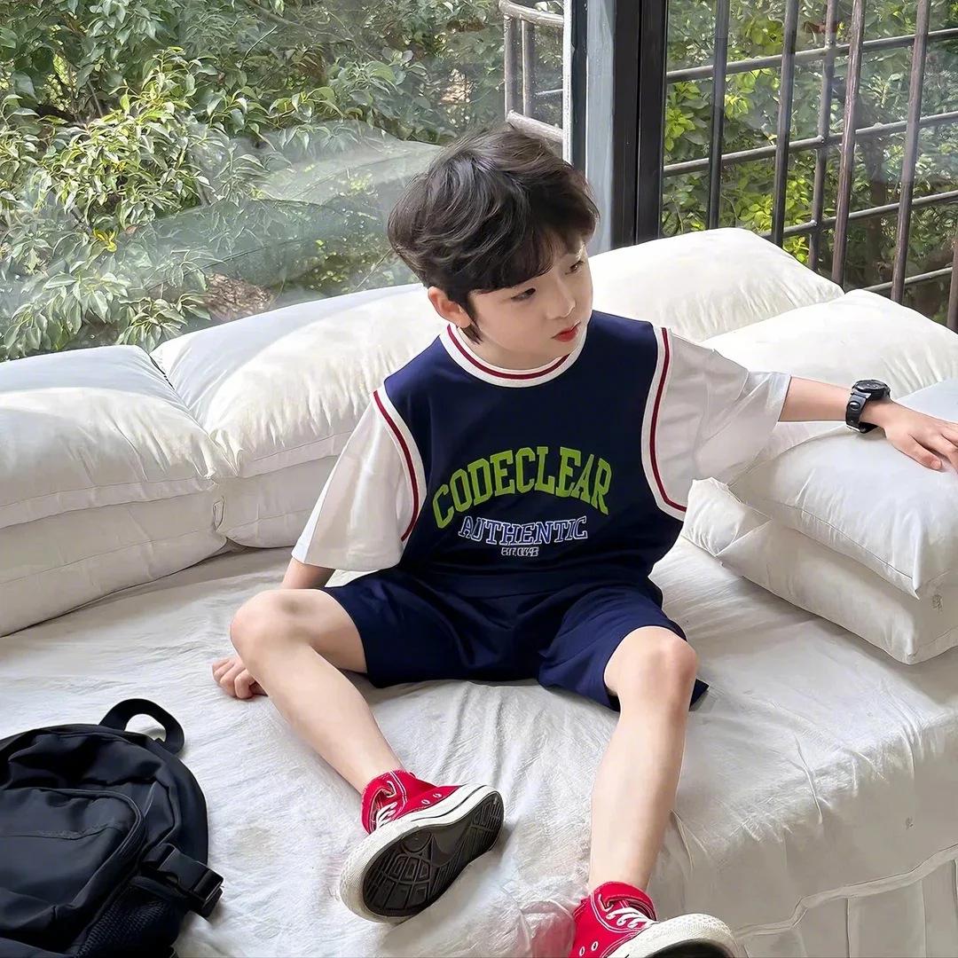 

2025 Мальчиковый быстросохнущий летний баскетбольный комплект - С коротким рукавом, Дизайн «два в одном» 130cm