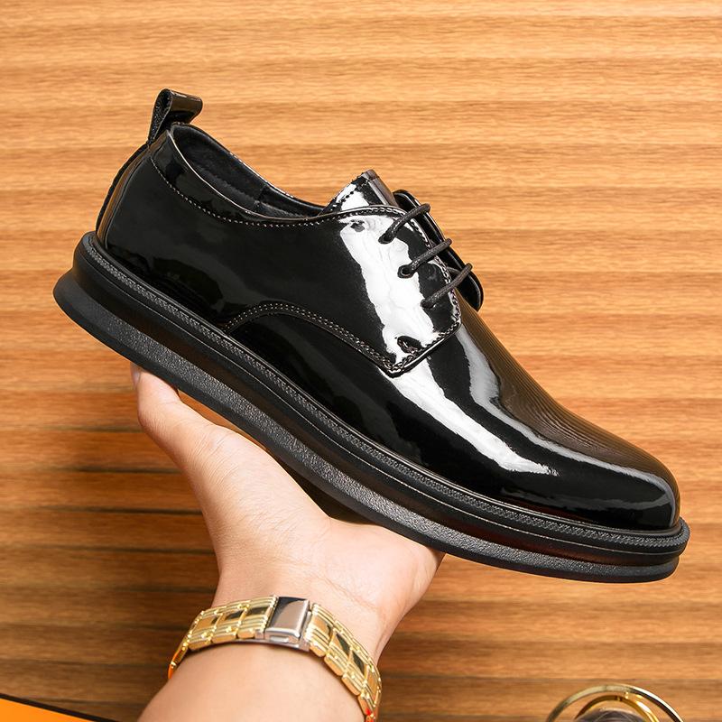 

2025 осень новые остроносые лакированные глянцевые кожаные туфли на шнуровке большого размера деловые повседневные туфли мужские туфли 46 чёрный