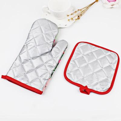 Christmas Oven Gloves Pot Holders Set Santa Claus Snowflake Candy Pattern Insulated Oven Mitts Home Kitchen Christmas Decoration