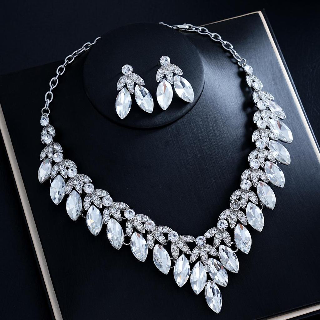 European & American Fashion Crystal Necklace and Earring Set: Bridal Wedding Jewelry Accessories