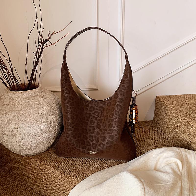 

Autumn and winter fashion large-capacity retro bag 2025 autumn new simple casual tote bag trendy niche bag