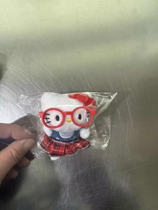 

Peripheral Doll Keychain Cute Fashion Sunglasses Kt Cat Keyring Backpack Plush Plaything Key Chain Birthday Gifts