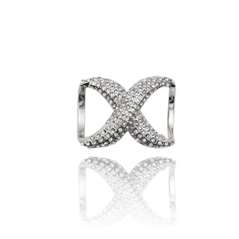 Elegant Rhinestone Scarf Buckle: Minimalist, Non-Snagging, Extra-Long Color Retention, Versatile Scarf Clip.