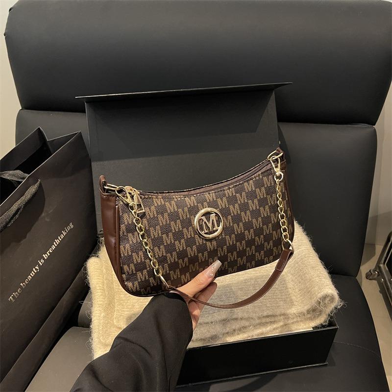 Today's fashionable small bag women's new niche underarm bag personalized single shoulder oblique span women's small square bag