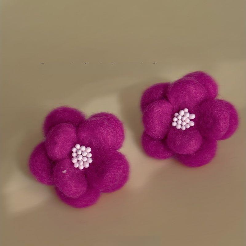 Элегантные серебряные серьги-гвоздики с цветами из смолы - Универсальные, модные и высококачественные украшения для женщин