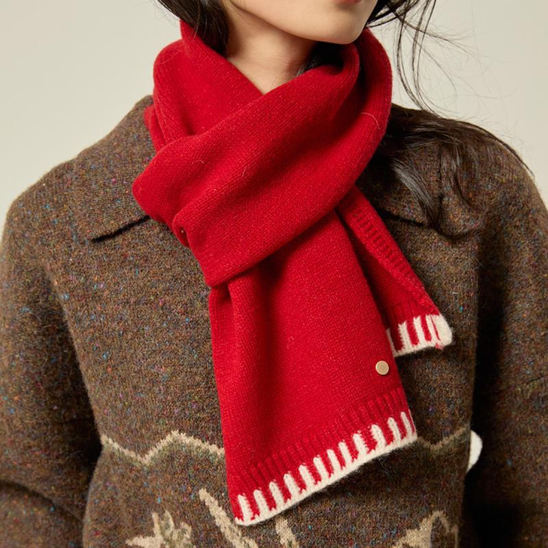 This Autumn and Winter Atmosphere Color Blocking Scarf Is Versatile and Warm for Women. It's A Thick Neck Scarf for Students To Protect Their Necks
