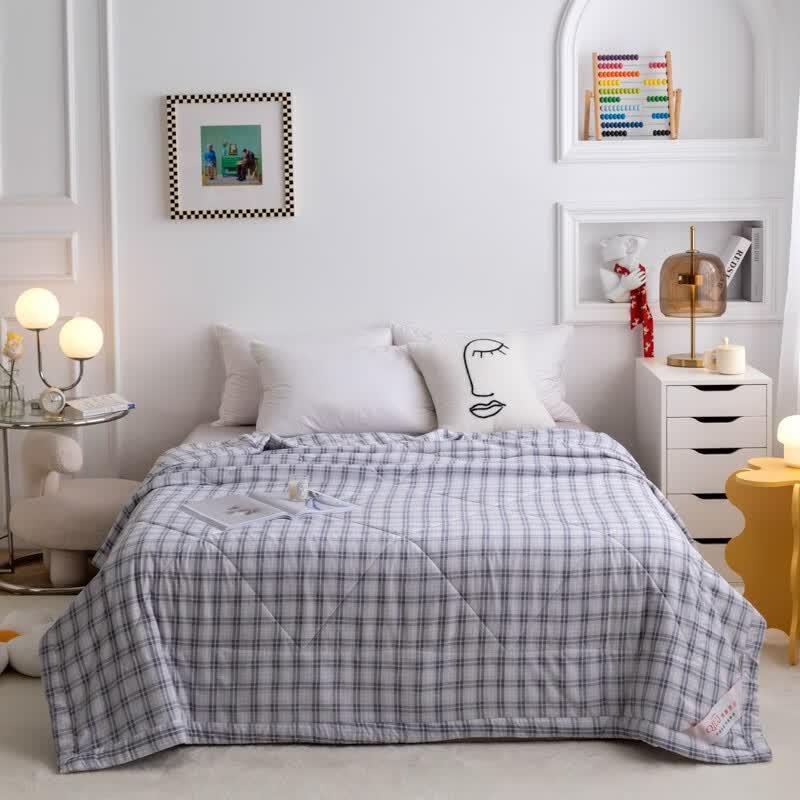 QI LU Home Washable Four-Hole Fiber Quilt