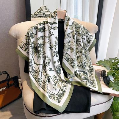 Lenço Quadrado Pequeno de Seda Simulação Lenço Feminino Moda Primavera e Verão Estampa Sarjada Lenço de Seda Proteção Solar Toalha de Praia Proteção Solar