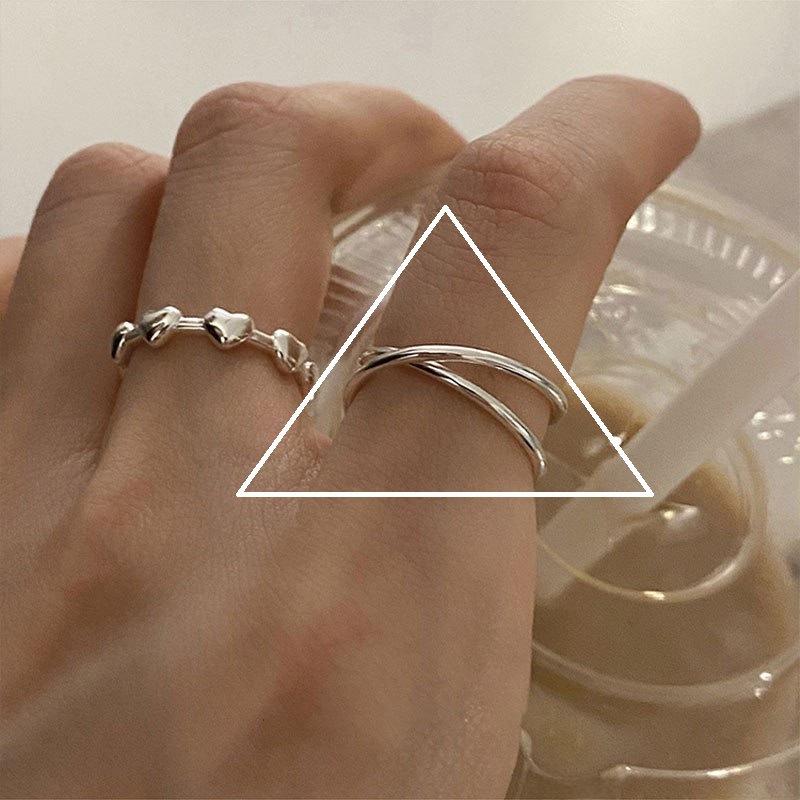 Dongdaemuns minimalistiske vridningsring og zirkonarmbåndssett for kvinner