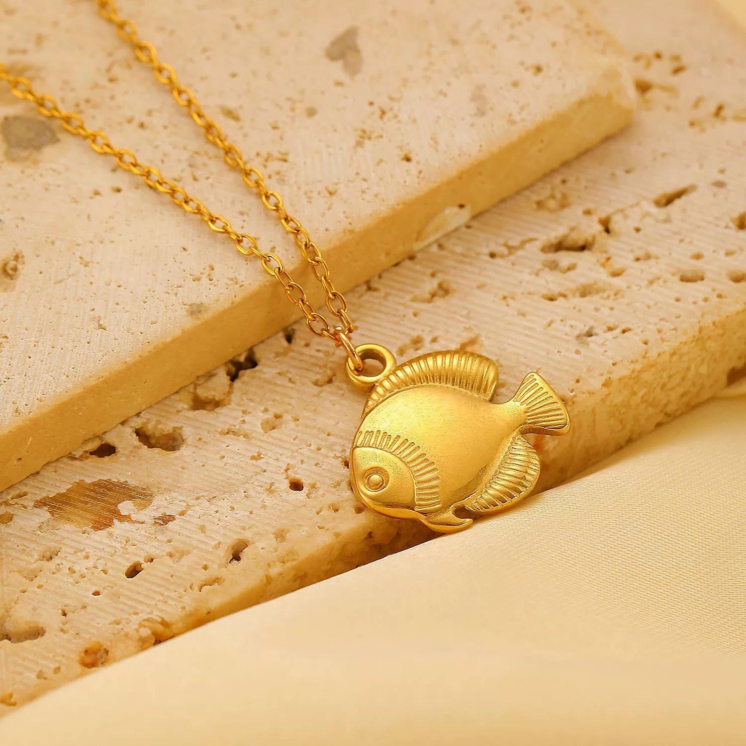 Stainless Steel Metal Fish Necklace for Men Women Gold Plated Fish Pendant Necklace Creative Ocean Beach Chain Choker Jewelry