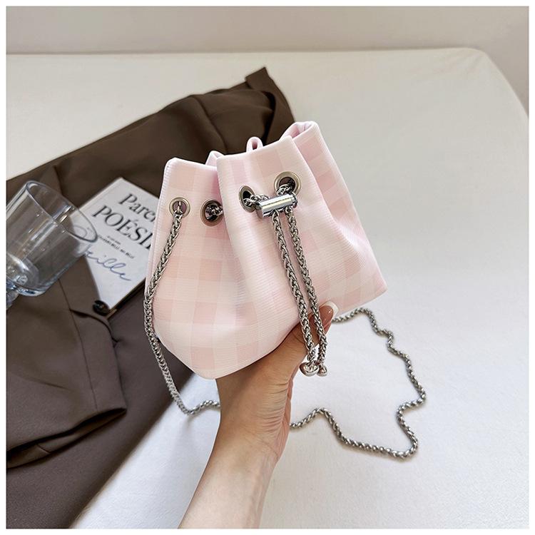 High-end niche design bag women's 2025 new Korean version fashion plaid bucket bag foreign style shoulder messenger bag