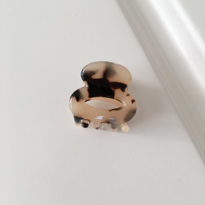 Charming Floral Patterned Hair Claw Clip For Chic Fashionable Women In Vibrant Colors