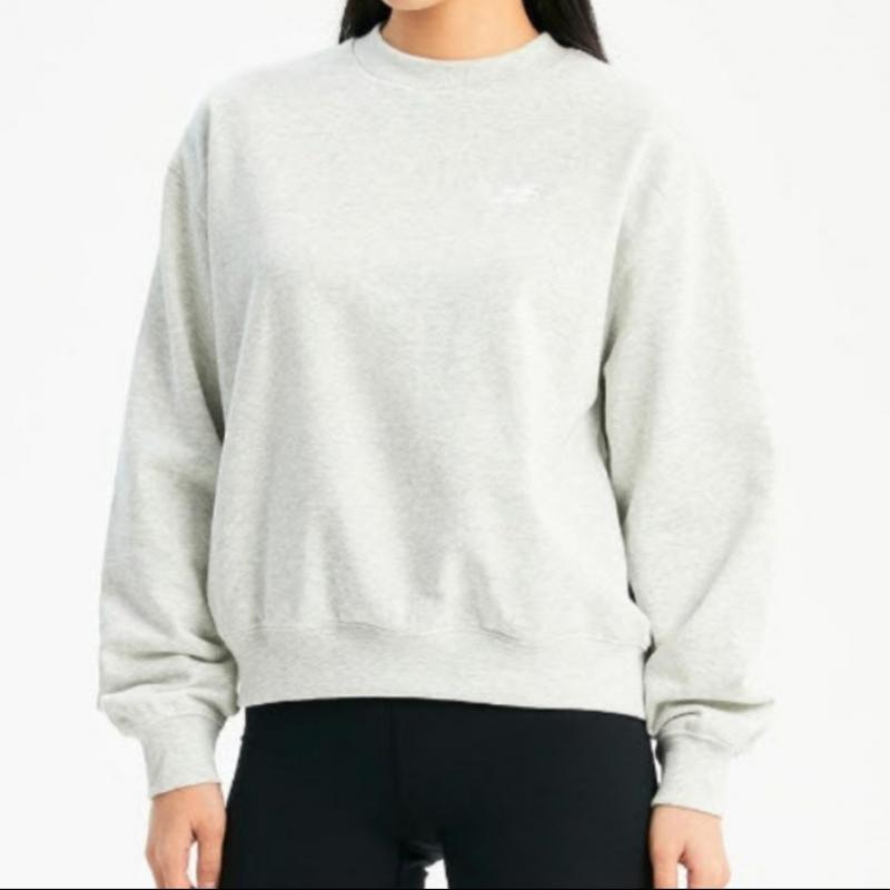 New Balance Women S Small Logo SweatShirt Aa nbnce2S042 10 15 19