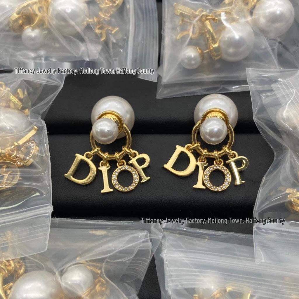 D Family Little Bee Pearl Stud Earrings: Creative Front/Back Hanging Design