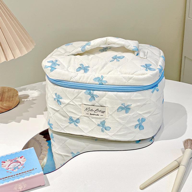 Chic and Spacious Cotton Cosmetic Bag: High-Grade Portable Storage for Makeup and Toiletries