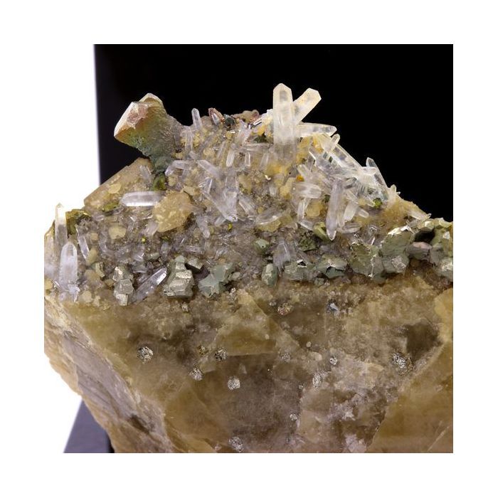 Pyrite, Sidérite, Quartz 224.7 carats