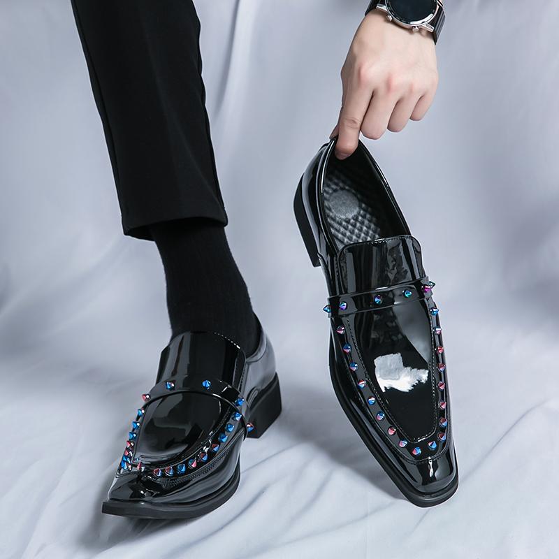 New Fashion Mens Charm Pointed Punk Rivet Mirror Leather Shoes Male Dress Wedding Prom Homecoming Loafers Footwear