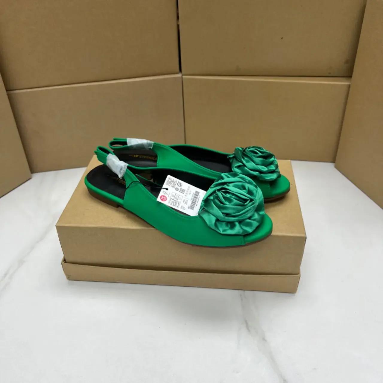 

Fashion Women Flats Fashion Retro Style Rose Fish Mouth Popular Flower Shoes for Female Big Size Soft Sole Leisure Ladies Footwear 37