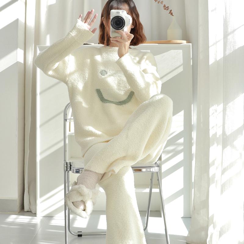 Half Velvet Thickened Pajamas for Women New Coral Velvet Sweet Smiling Face Can Be Worn Outside Home Suit