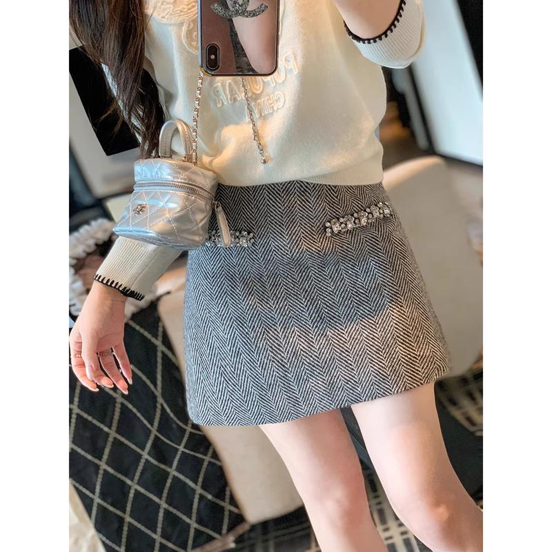 

Rhinestone Embellished High-Waist A-Line Mini Skirt EU 36