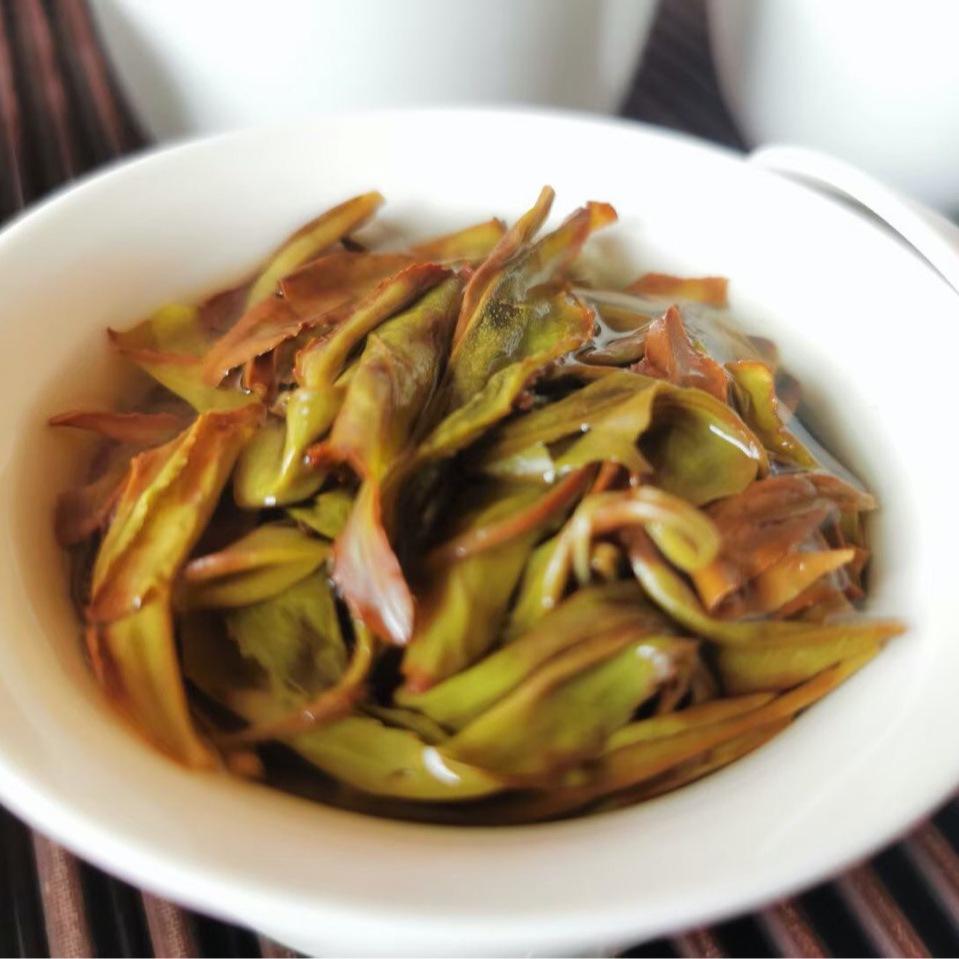 Wuyi Tea Dahongpao Tea Four Famous Fir Beauty Tea C. Sinensis Cv. Baijiguan Tea Handmade Carbon Baked Zhengyan C. Sinensis Cv. Baijiguan Tea
