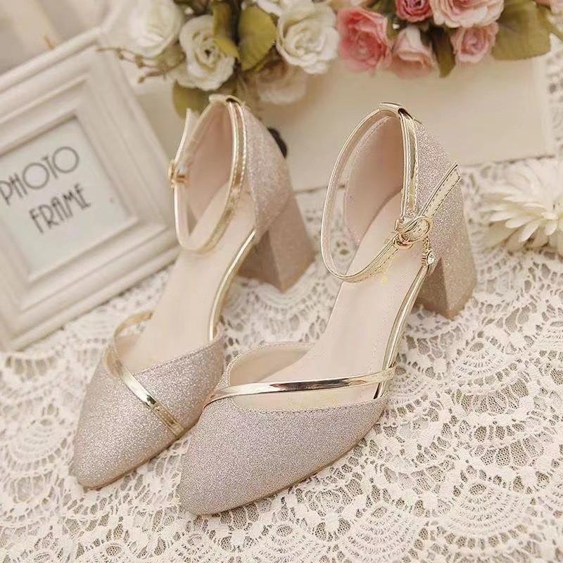 

Fashionable Women s Shoes, One Button Toe Sandals, Women s Thick Heels, High Heels, Pointed Sandals 40 золотий