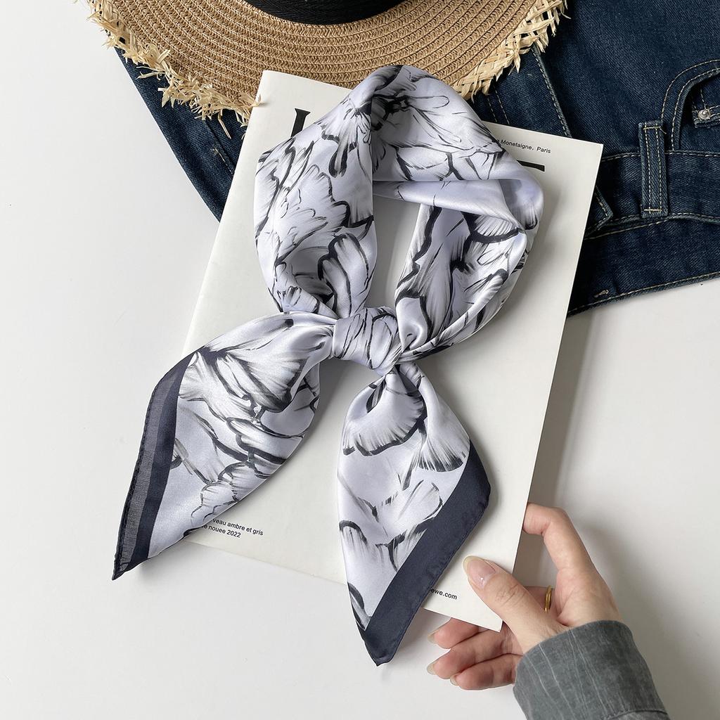 Fresh And Sweet Flower Silk Scarf Square Scarf Women'S Literary And Decorative Headscarf Square Scarf High-End Silk Scarf Thin