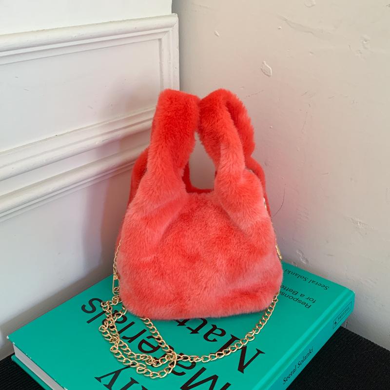 

Autumn new women s bags contrasting colors cloth plush bags high value fashionable simple casual vest hand bag червоний