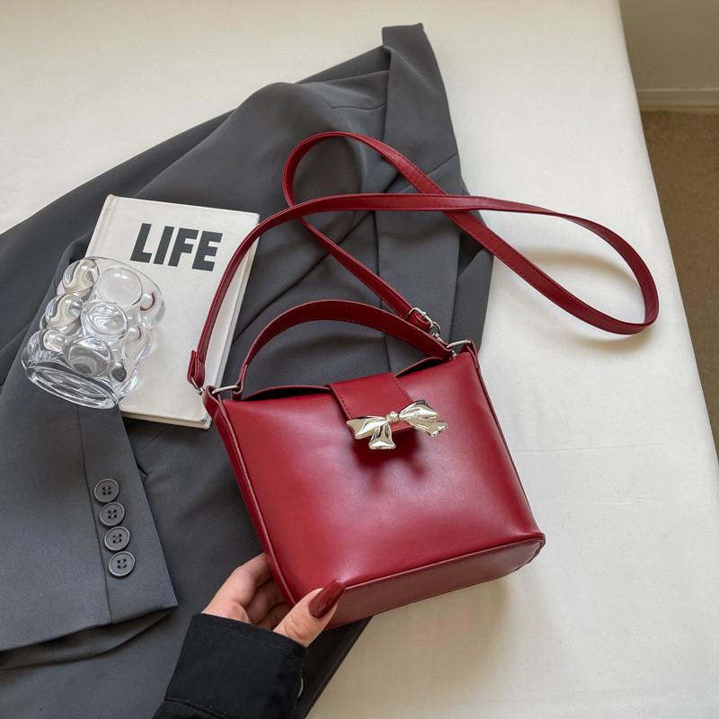 2024 New Casual Armpit Bag Simple Street Fashion Handbag Crossbody Bucket Bag Women French Chic Shoulder Bag Black