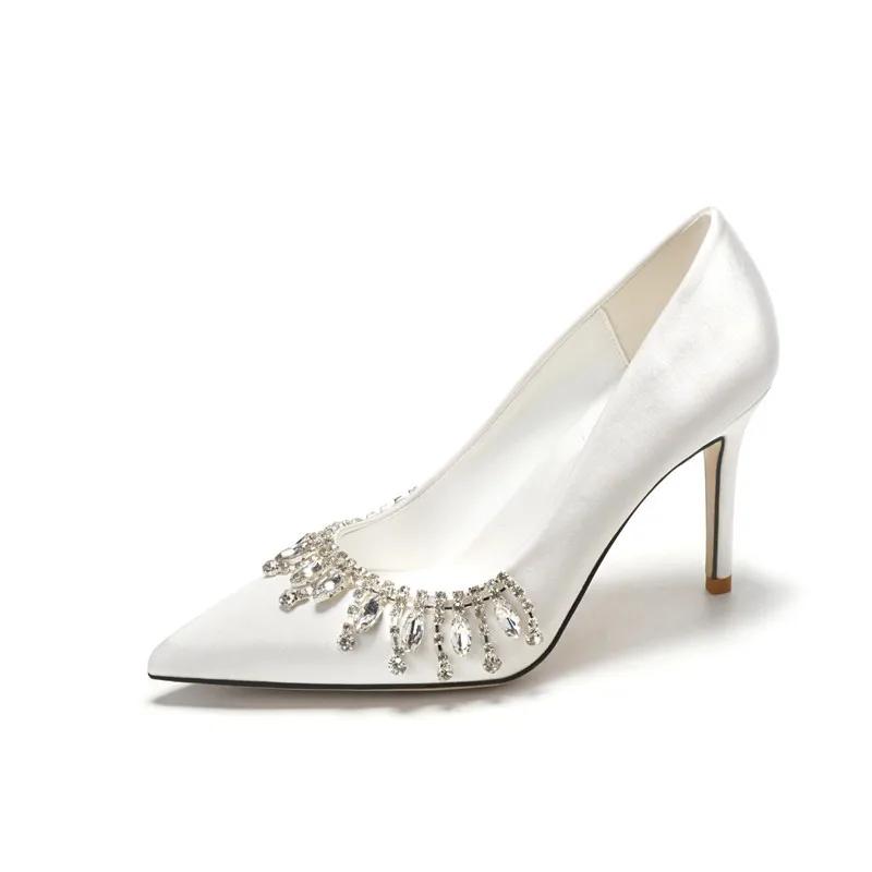 

Мода Мода Новые Стразы Белые Туфли Невесты Свадебные Водные Бриллианты Принцесса Атласные Туфли Невесты Шампанского Золота Малого Размера 36