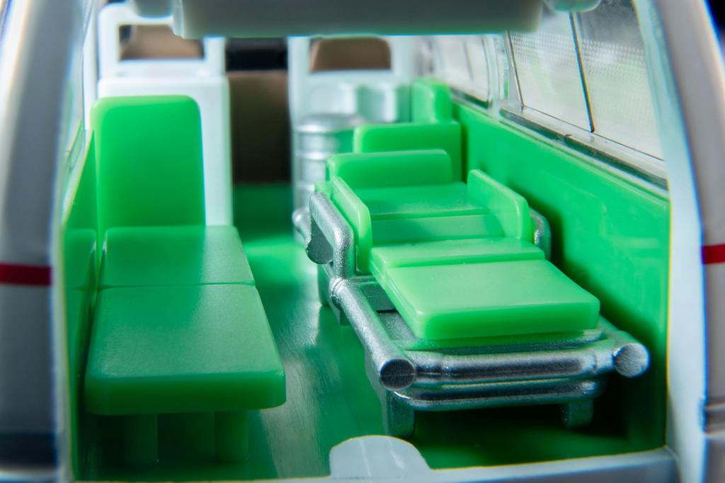Tomica Limited Vintage Neo 164 LV-N Big City 01 Nissan Caravan Ambulance (Shibuya Hospital) Big City PART III Episode 7 [Escape Runway] Completed