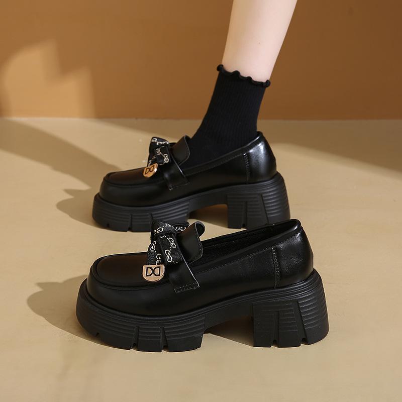 Platform loafers women's 2025 autumn new women's shoes popular with skirts, small leather shoes, black British commuter shoes