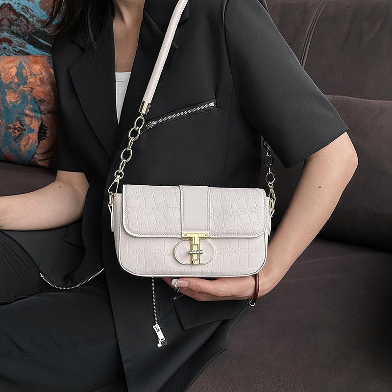 Chic Minimalist Fashionable Pink Underarm Bag Elegant Crossbody Purse For Ladies