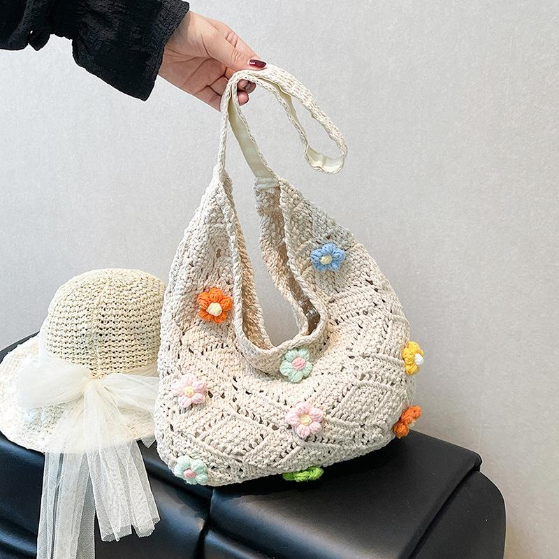 Beautiful flower hollow woven solid color tote bag, new large-capacity shoulder underarm bag, light and versatile bag