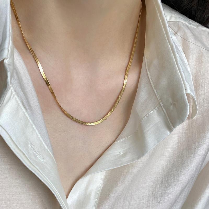 Goldene Schlüsselbein Kette Flache Schlangenknochen Halskette für Damen, 18 Karat Vergoldet, Schlicht und Elegant, mit Ein Raffiniertes Gefühl