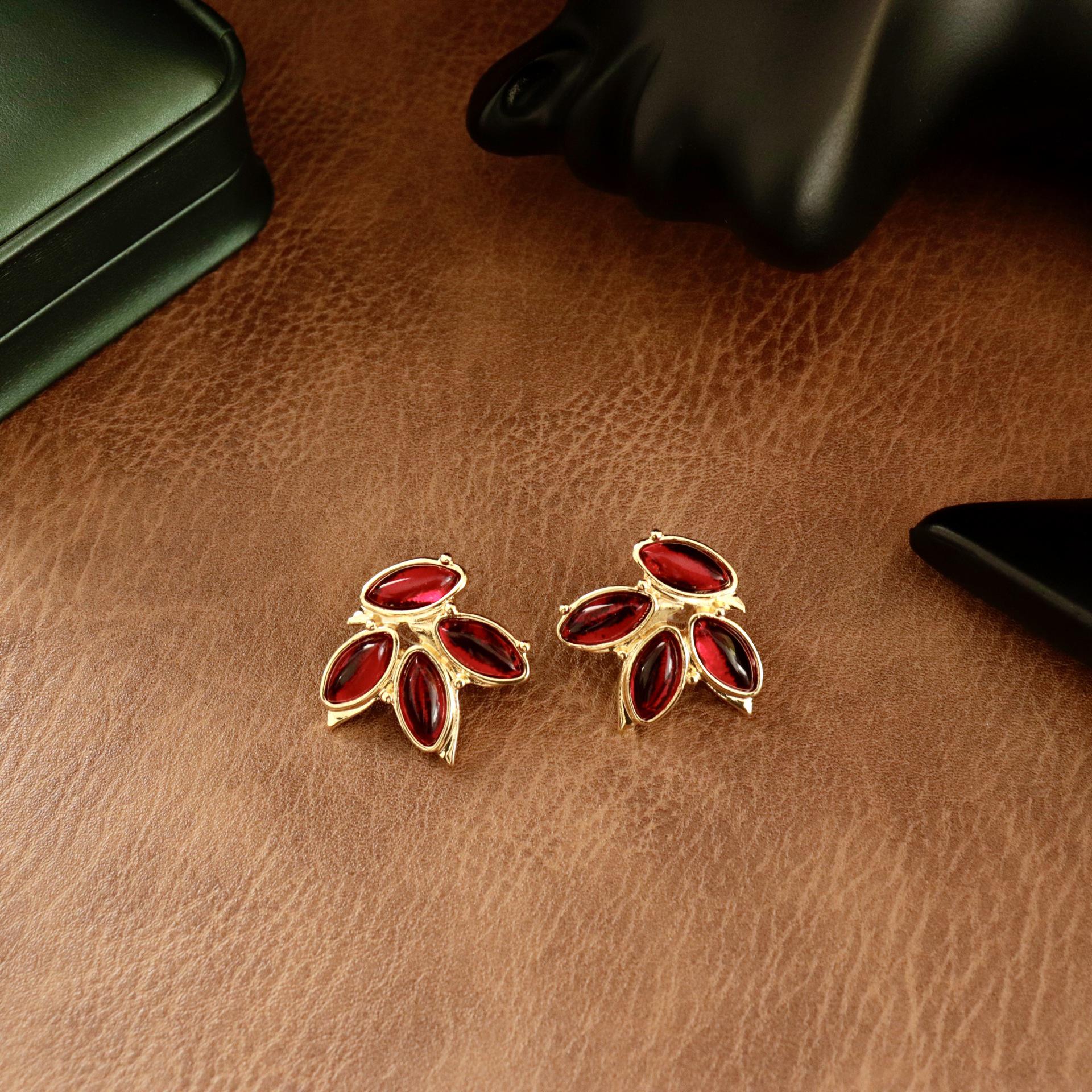 Retro Red Glazed Earrings & Gold Leaf Pendant Necklace Set