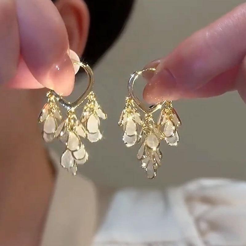 Silver Needle Resin Flower Tassel Earrings: Vintage, Versatile, Light Luxury Fashion Jewelry for Women