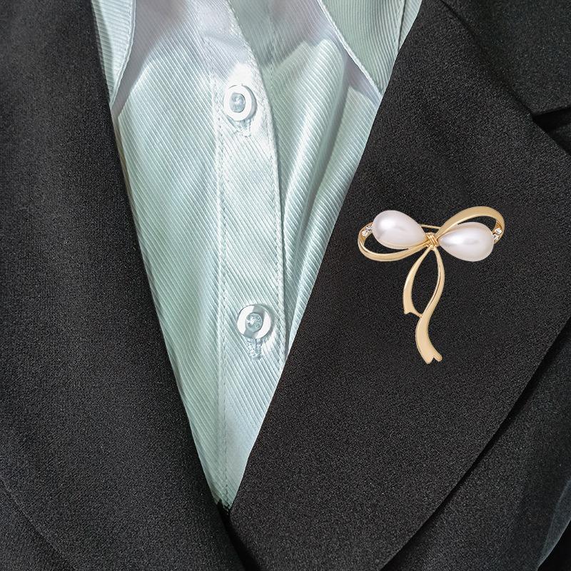 New temperament pearl bow brooch alloy diamond-encrusted brooch anti-light multi-functional large pin