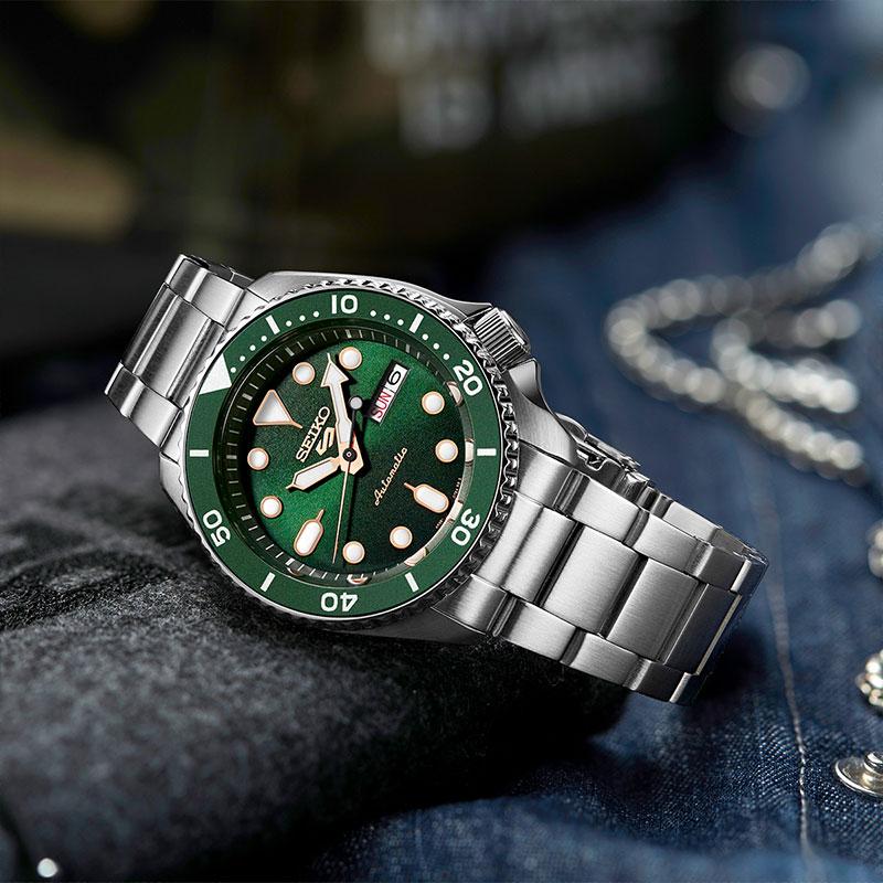 Seiko 5 Oriental Green Water Ghost Three Eye Dial Calendar Display Waterproof Mechanical Movement Stainless Steel Strap Men watches SRPD63K1