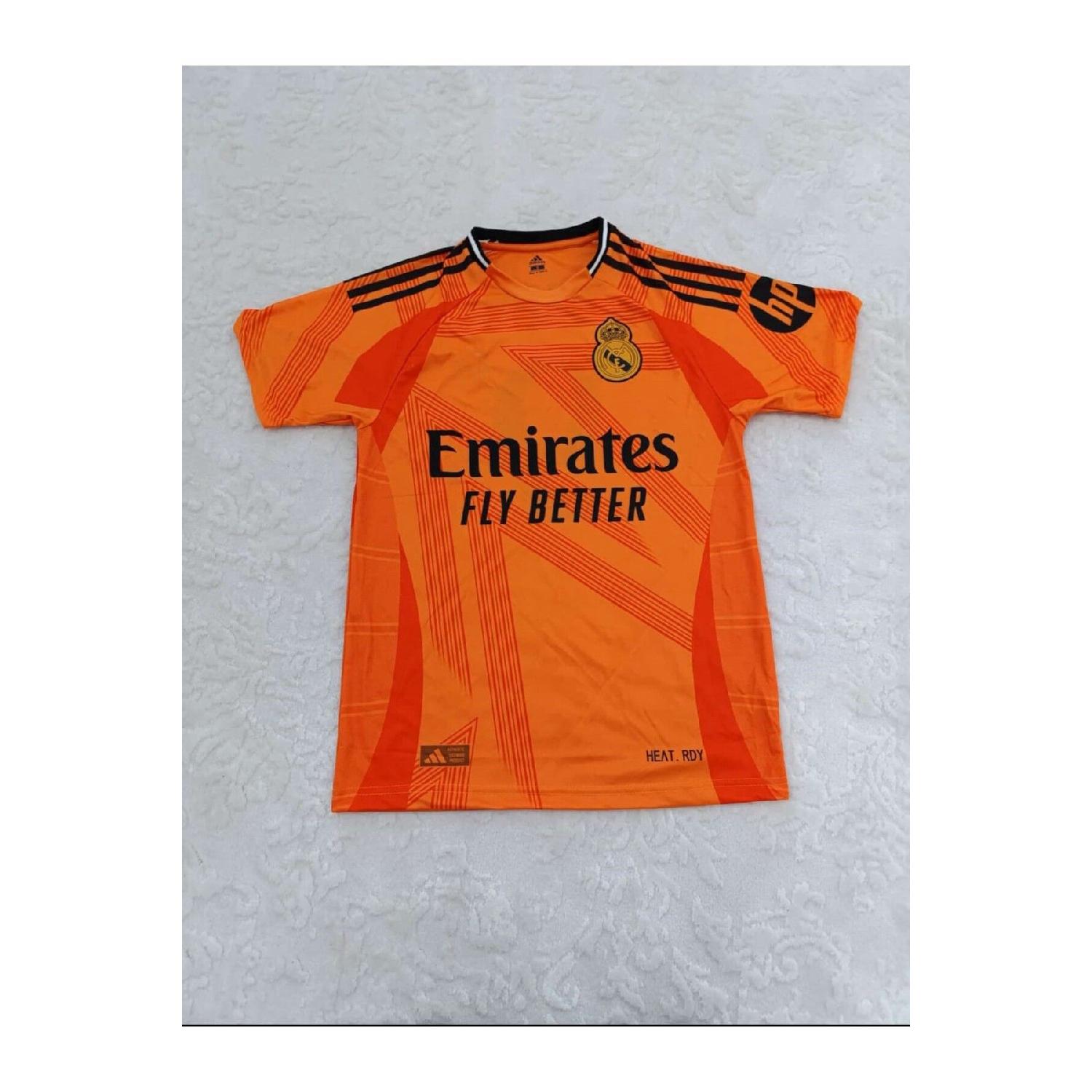 

Реал Мадрид, новый сезон 2024/25, домашняя майка Килиана Мбаппе S красный