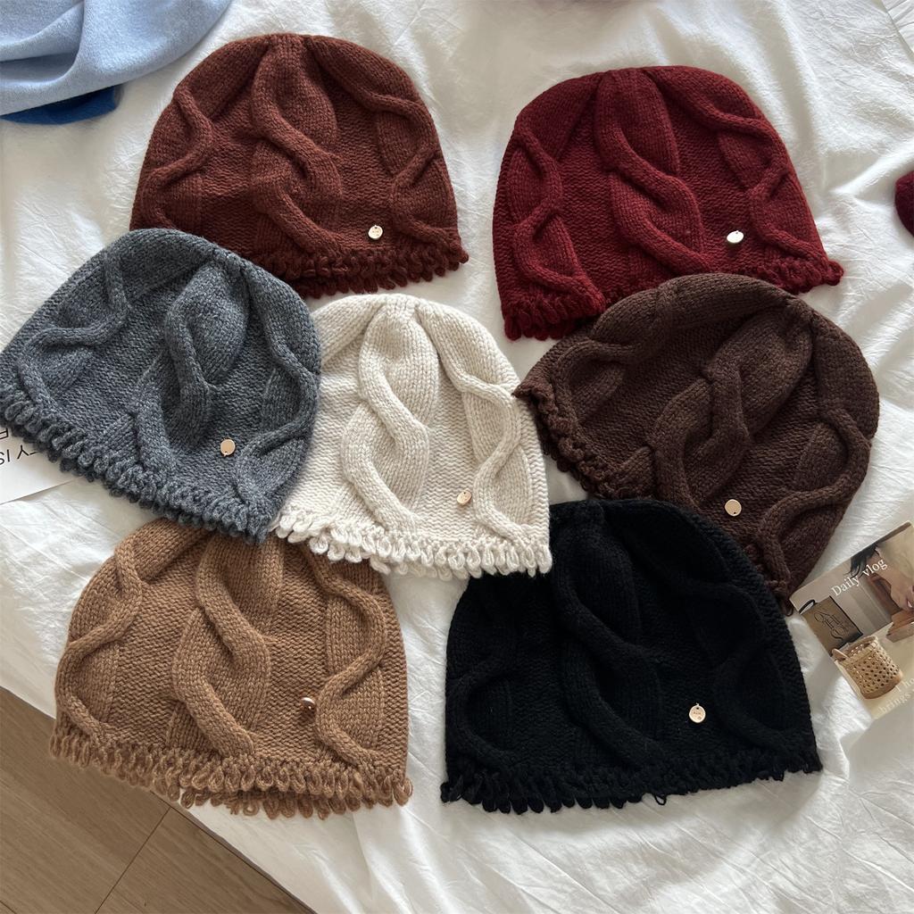 New Style Knitted Hat for Women In Autumn and Winter Small Face  Warm  Ear Protecting  Fashionable Woolen Cold Hat