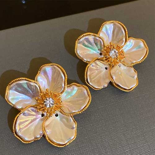 Elegant Women Men Fashion Classic Crystal Pendant Earrings For Women Girls Vintage Palace Style Gorgeous Ear Rings Jewelry