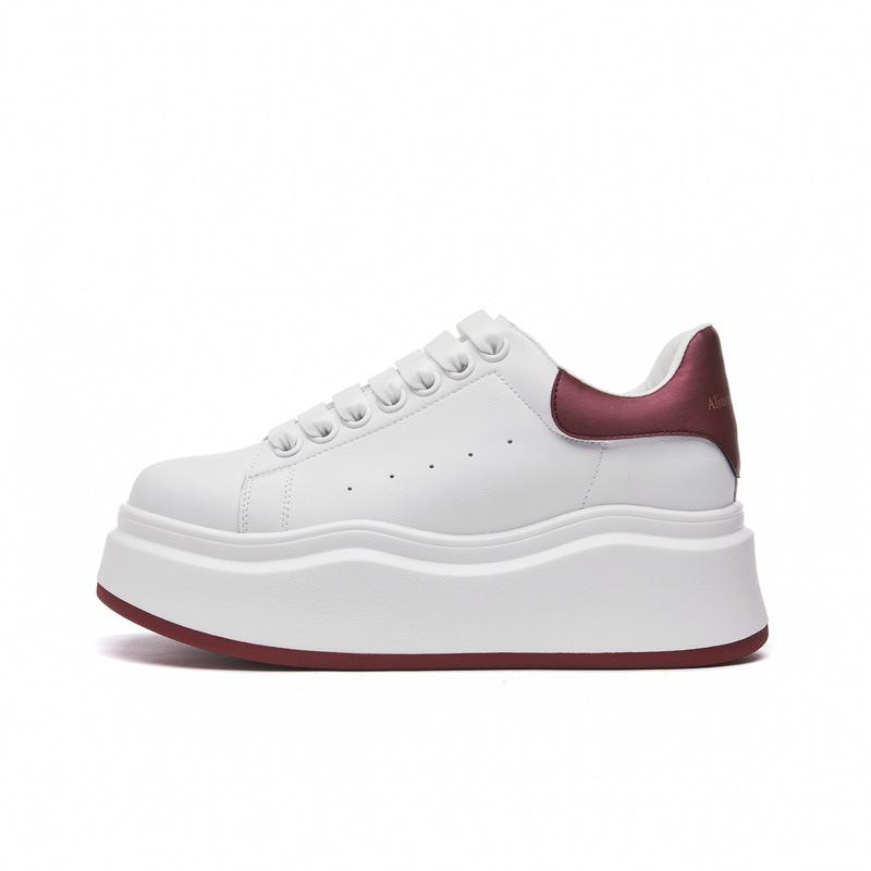 

Spring and Autumn new women s leather Internet celebrity white shoes thick sole heightening sports leisure fashion board shoes one piece 2025 40
