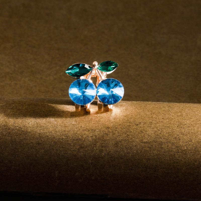 Cute Cherry Claw Hair Clip - Small, Sweet Princess Style for Bangs  Flyaways