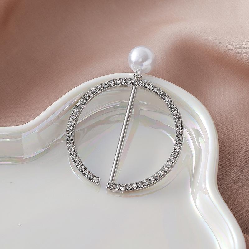 

Pearl Rhinestone Waist-Cinching Scarf Buckle Brooch серебряный