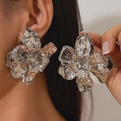 Exaggerated Golden Floral Earrings: Retro 3D Metal Design for Women In European & American Light Luxury Style