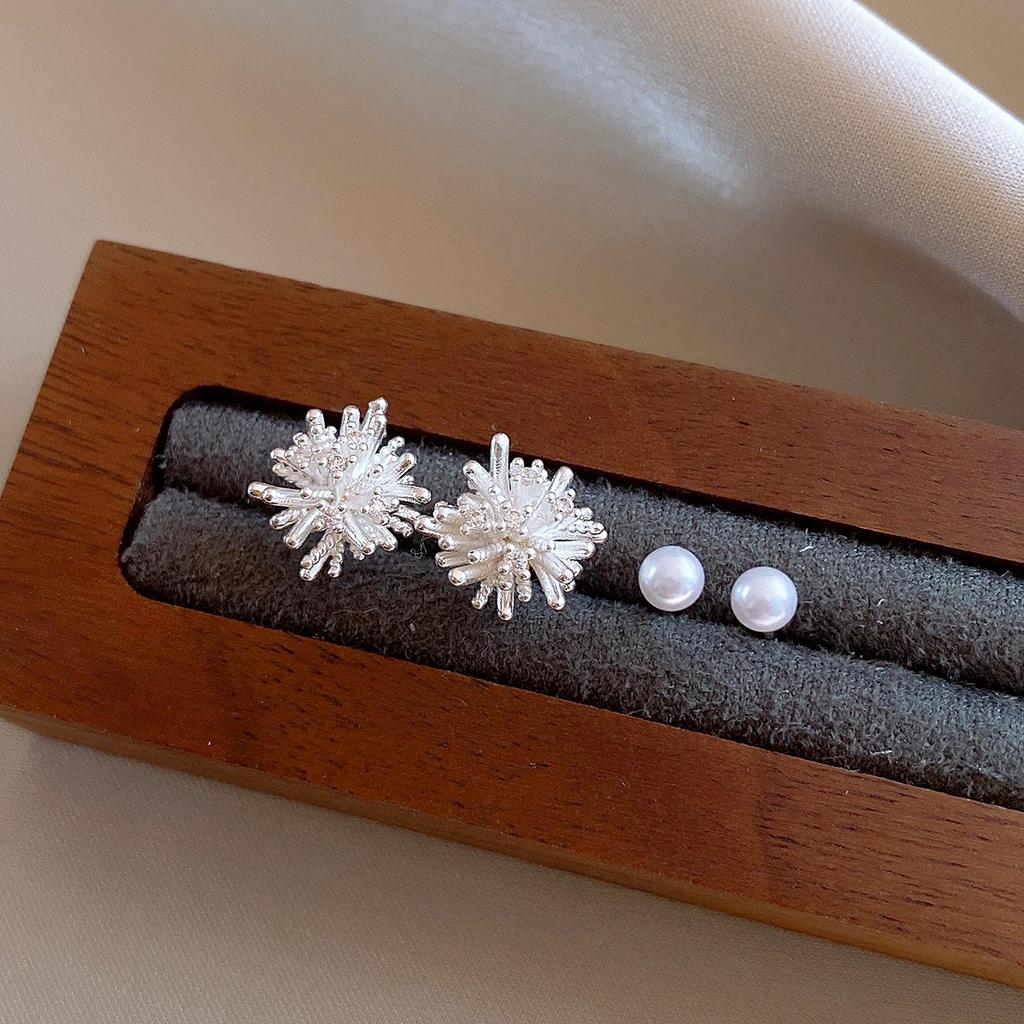 Cold wind super flash zircon snowflake fireworks stud earrings temperament versatile earrings earrings