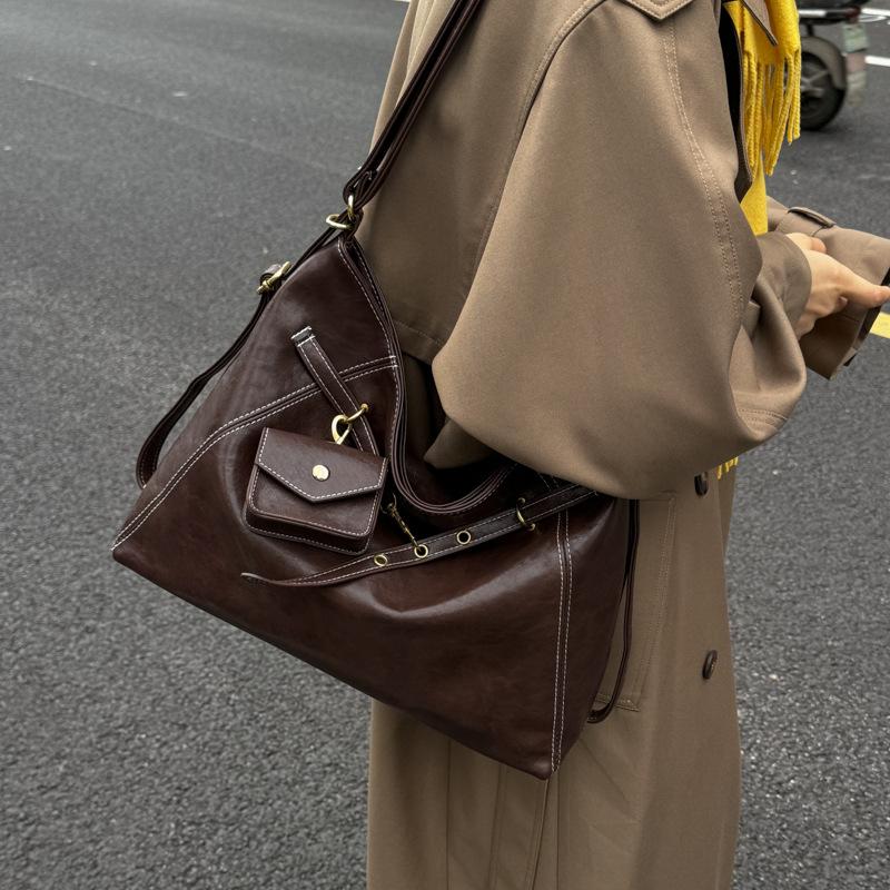 Large-capacity Commuter Tote Bag Women's 2025 New Backpack Autumn and Winter Premium Sense Retro Shoulder Messenger Bag