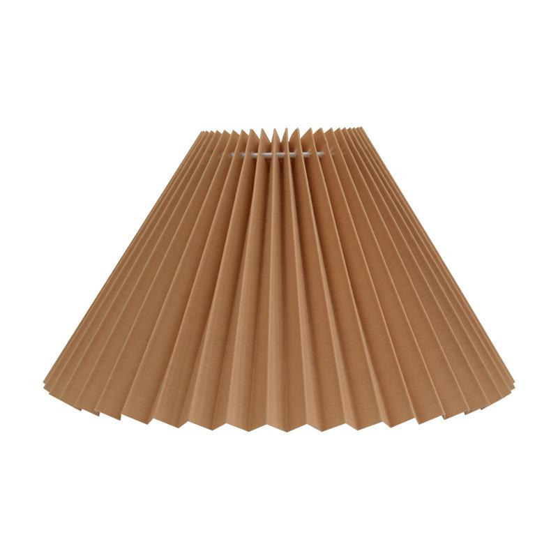 

Напольный светильник в стиле ретро в скандинавском стиле с абажуром из плиссированной ткани — идеально подходит для отелей, гостевых домов и магазинов одежды.