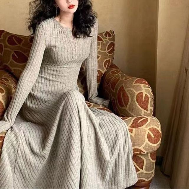 Hepburn Style Slim Fit Over-The-Knee Knitted Dress with Coat for Women – Autumn/Winter Collection